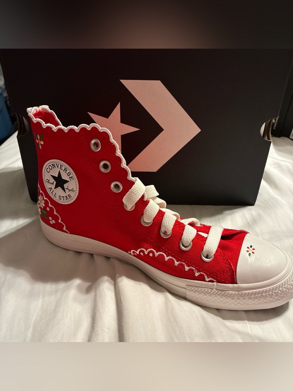Converse Chuck Taylor red flower embroidery sneaker size 10